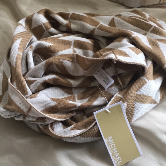 BNWT MK scarf - Picture 2 of 5